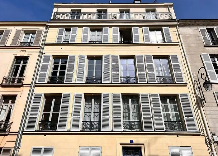 Le Splendide Au Centre Ville De Versailles